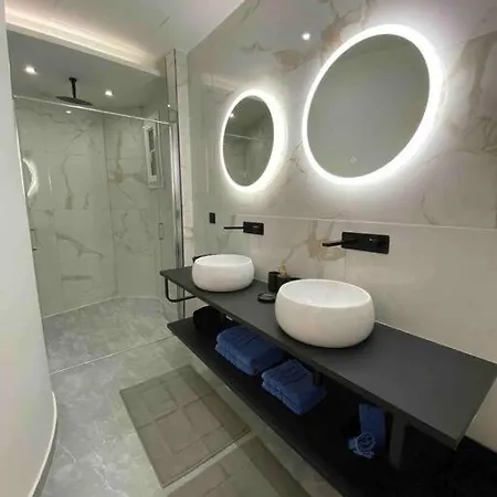 Brand New Flat By The Beach, In Old Town דירה קאן